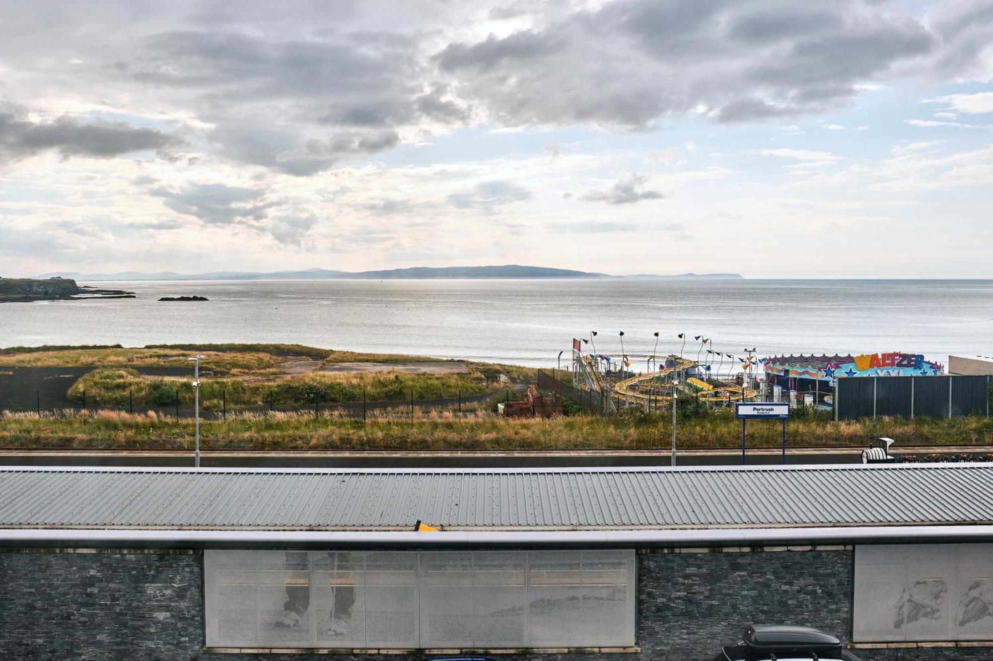 Apartamento 6 Golf Terrace - Portrush By The Sea Exterior foto